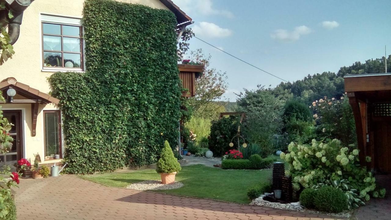 Apartment Mit Gartenblick Eckersdorf Exteriör bild