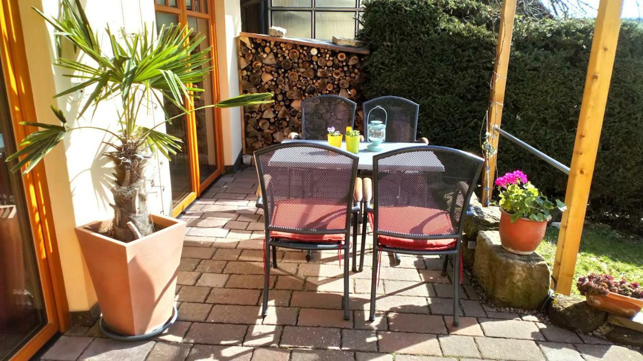 Apartment Mit Gartenblick Eckersdorf Exteriör bild